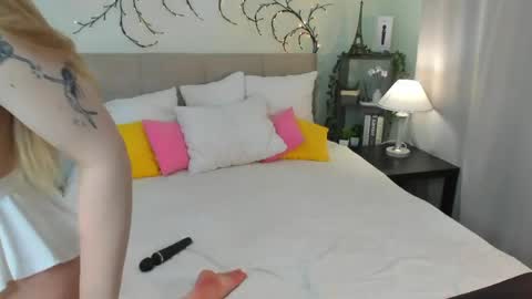 Snapshot of emma__peach chatting on April 2026 09:07:01 AM emma__peach online show from April 2026 09:07:01 AM