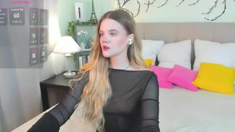 Snapshot of emma__peach chatting on May 2026 09:03:02 AM emma__peach online show from May 2026 09:03:02 AM