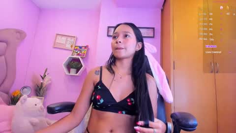 Emma Anturin online show from October 2025 09:23:02 PM