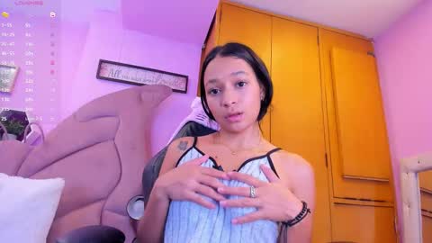 Emma Anturin online show from November 2025 09:49:02 PM