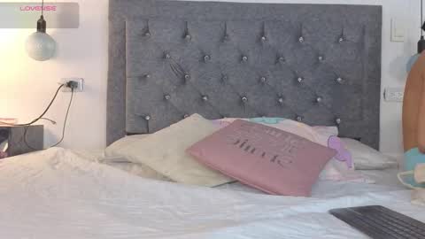 Snapshot of emma_blake__ chatting on November 2025 04:23:02 AM Emma online show from November 2025 04:23:02 AM