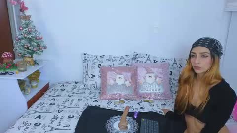 Snapshot of emma_blue_ chatting on December 2024 04:34:02 AM Emma Blue modelo independiente online show from December 2024 04:34:02 AM