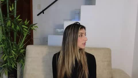 Snapshot of emma_blue_ chatting on September 2025 04:01:02 AM Emma Blue modelo independiente online show from September 2025 04:01:02 AM