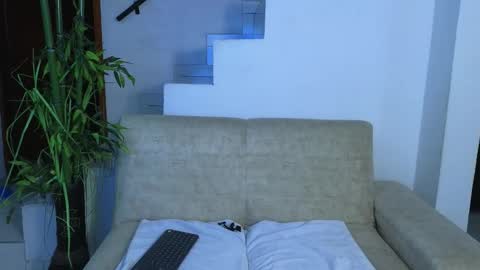 Snapshot of emma_blue_ chatting on March 2026 04:07:02 AM Emma Blue modelo independiente online show from March 2026 04:07:02 AM