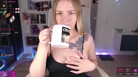 Emma online show from September 2025 08:55:02 PM