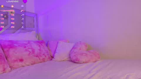 Snapshot of emma_clive chatting on June 2026 03:09:02 AM Emma online show from June 2026 03:09:02 AM