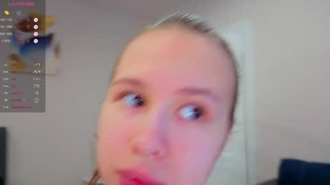 Snapshot of emma_clon chatting on November 2025 02:00:02 AM Emma online show from November 2025 02:00:02 AM