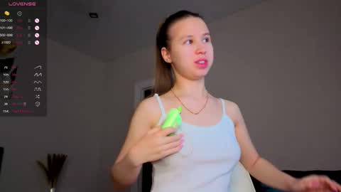 Snapshot of emma_clon chatting on November 2025 01:30:01 AM Emma online show from November 2025 01:30:01 AM