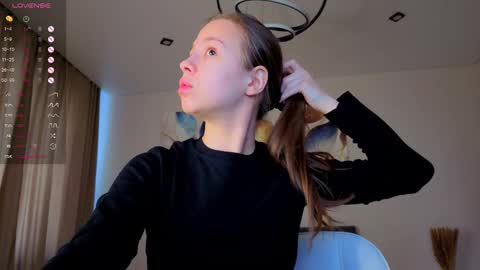 Snapshot of emma_clon chatting on December 2025 05:46:01 AM Emma online show from December 2025 05:46:01 AM