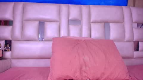 Emma online show from September 2025 03:06:02 AM