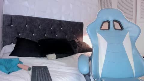 emma_dl2 online show from March 2025 08:33:02 PM