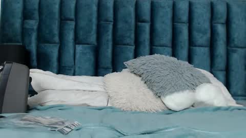 Emma online show from October 2025 08:43:02 PM