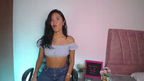 Snapshot of emma_glowof chatting on August 2026 11:28:02 PM Emma Glow online show from August 2026 11:28:02 PM