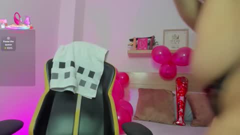 E M M A  online show from November 2025 08:53:01 PM