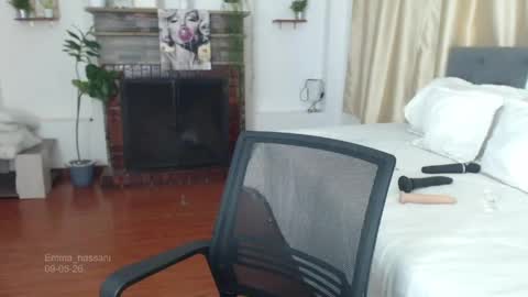 Snapshot of emma_hassani chatting on May 2026 04:34:01 PM Tell me Emma online show from May 2026 04:34:01 PM