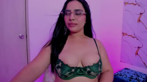 Snapshot of emma_hillton chatting on May 2026 02:40:01 AM Emma online show from May 2026 02:40:01 AM