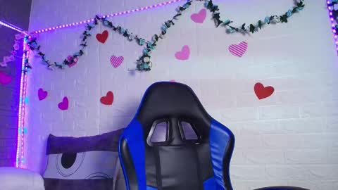 Snapshot of emma_honey__ chatting on November 2025 03:05:02 AM Emma Miel online show from November 2025 03:05:02 AM