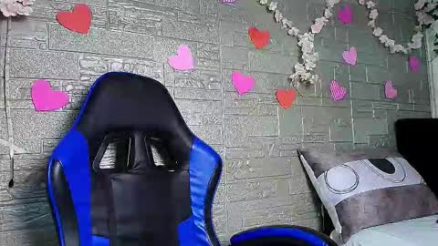 Snapshot of emma_honey__ chatting on December 2025 02:09:02 AM Emma Miel online show from December 2025 02:09:02 AM