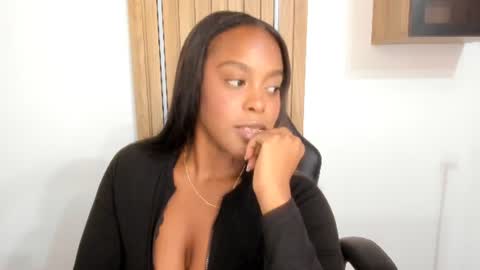 Snapshot of emma_jonness chatting on July 2026 10:50:01 AM emma_jonness online show from July 2026 10:50:01 AM