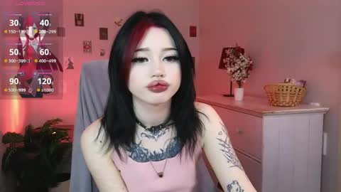 Snapshot of emma_kirks chatting on May 2026 12:35:02 PM emma_kirks online show from May 2026 12:35:02 PM