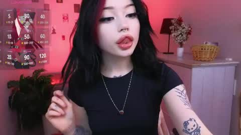 Snapshot of emma_kirks chatting on May 2026 12:32:02 PM emma_kirks online show from May 2026 12:32:02 PM