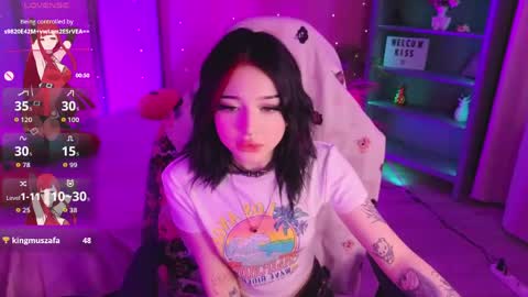 Snapshot of emma_kirks chatting on May 2026 01:41:01 PM emma_kirks online show from May 2026 01:41:01 PM