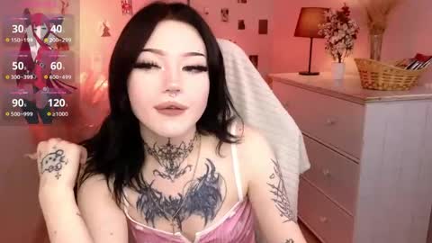 Snapshot of emma_kirks chatting on May 2026 12:35:01 PM emma_kirks online show from May 2026 12:35:01 PM