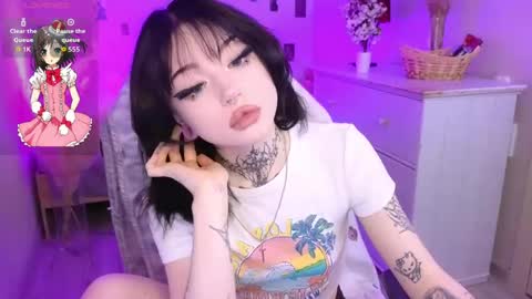 Snapshot of emma_kirks chatting on June 2026 12:33:01 PM emma_kirks online show from June 2026 12:33:01 PM