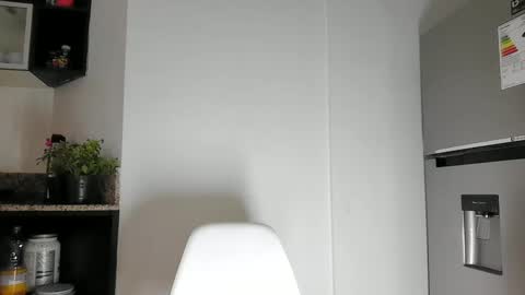 Emma 3 online show from December 2024 01:36:02 PM