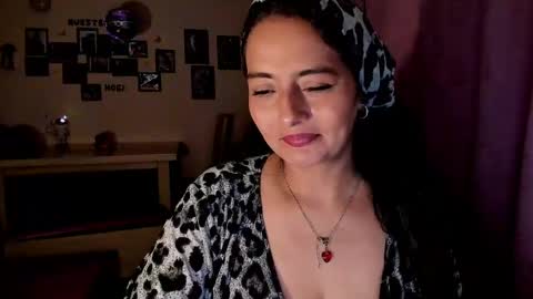 Snapshot of emma_luxy chatting on April 2026 04:46:01 AM emma luxy online show from April 2026 04:46:01 AM
