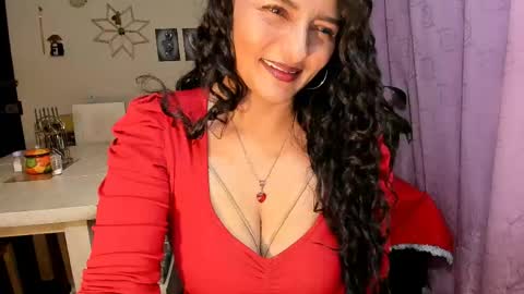 Snapshot of emma_luxy chatting on May 2026 04:21:01 AM emma luxy online show from May 2026 04:21:01 AM