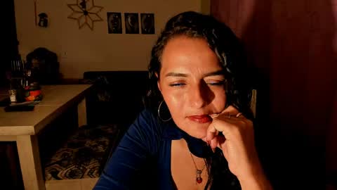 Snapshot of emma_luxy chatting on May 2026 06:11:02 AM emma luxy online show from May 2026 06:11:02 AM