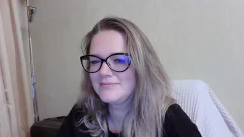 emma_misty_ online show from September 2025 04:32:02 PM