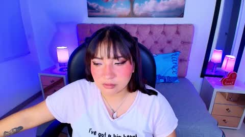 Snapshot of emma_monserratt chatting on November 2025 08:40:01 PM Emma Monserratt online show from November 2025 08:40:01 PM