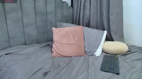 Snapshot of emma_saenz01 chatting on May 2026 11:44:01 PM emma_saenz01 online show from May 2026 11:44:01 PM
