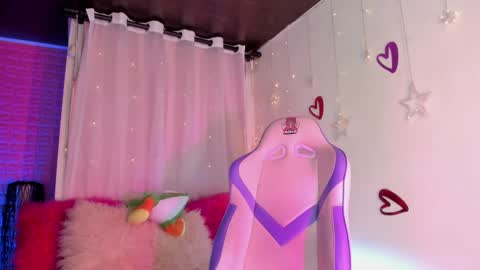 EMMA  online show from March 2025 09:48:02 PM