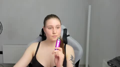 Snapshot of emma_sweettyy chatting on June 2026 12:18:01 PM Emma online show from June 2026 12:18:01 PM
