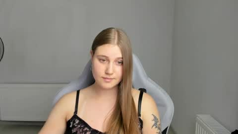 Snapshot of emma_sweettyy chatting on July 2026 12:35:01 PM Emma online show from July 2026 12:35:01 PM
