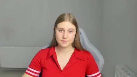 Snapshot of emma_sweettyy chatting on July 2026 12:07:01 PM Emma online show from July 2026 12:07:01 PM