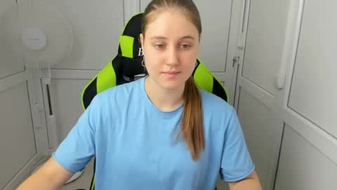 Snapshot of emma_sweettyy chatting on July 2026 06:20:01 AM Emma online show from July 2026 06:20:01 AM