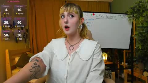 Snapshot of emma_thomps chatting on May 2026 02:22:01 PM Rose online show from May 2026 02:22:01 PM