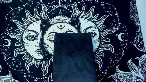 Emma online show from November 2025 06:40:01 PM