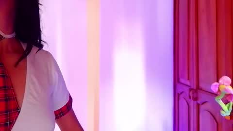 Emma web online show from October 2025 04:40:01 PM