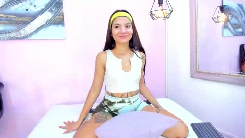 Snapshot of emmaa_sandoval chatting on November 2025 04:43:02 PM Emma online show from November 2025 04:43:02 PM