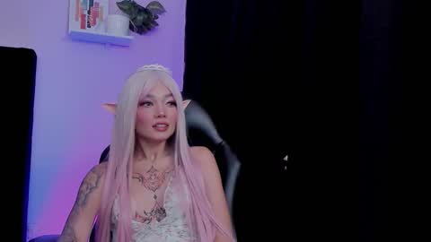 Emma  online show from October 2025 08:51:01 PM