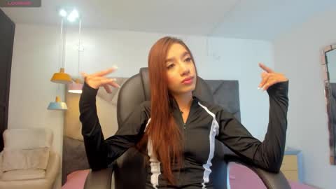 Emma  online show from November 2025 05:44:01 PM