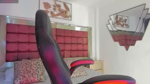 Emma  online show from November 2025 05:57:01 PM