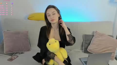 Emma online show from December 2025 04:43:02 AM