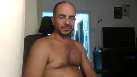 Ariel online show from October 2025 08:17:01 PM