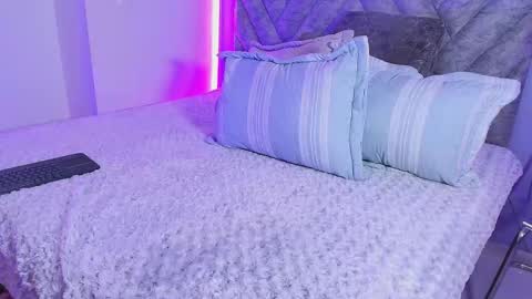 Snapshot of emmajohnss chatting on September 2025 03:55:02 AM Emma online show from September 2025 03:55:02 AM